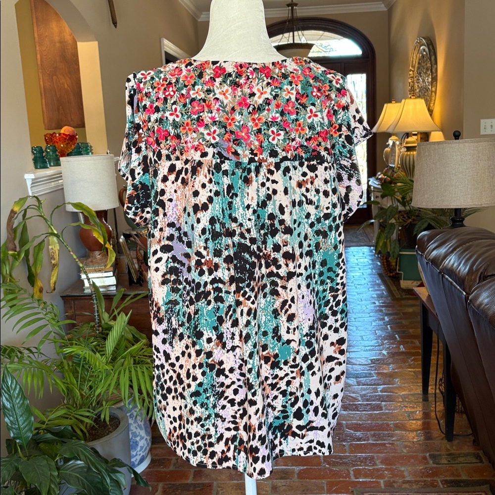 Savanna Janes animal print and embroidered yoke top size 3X - Picture 8 of 11